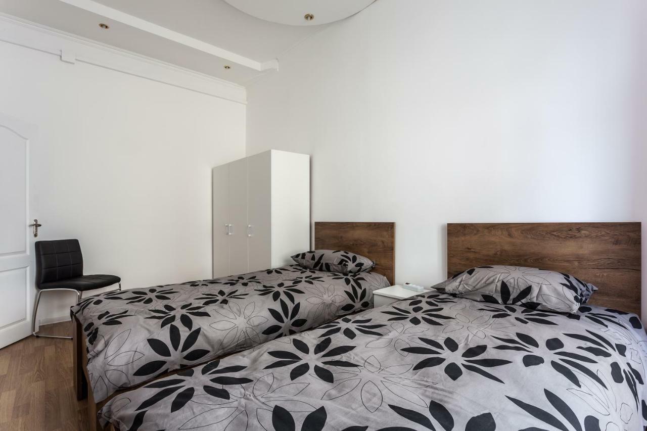 Modern Apartment In Lviv Historic Centre Экстерьер фото