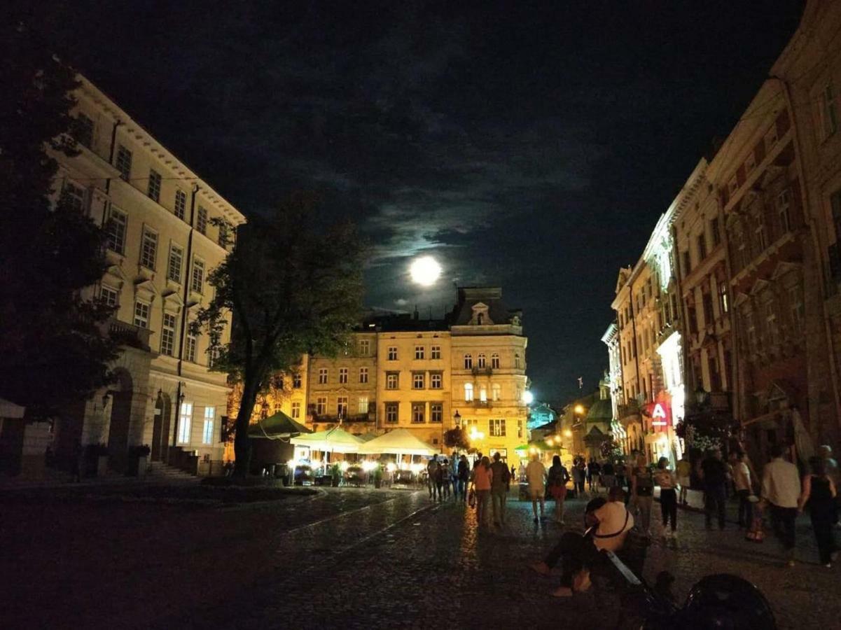Modern Apartment In Lviv Historic Centre Экстерьер фото